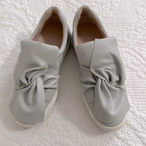 J/Slides Gray Bow Slides shoes 6.5